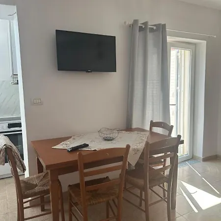Eva's * Himare